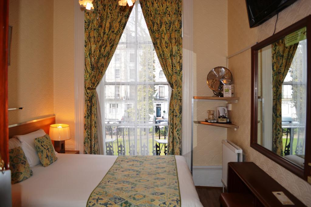 Falcon Hotel Londra Oda fotoğraf