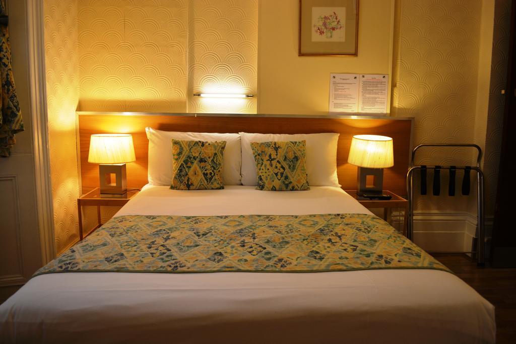 Falcon Hotel Londra Oda fotoğraf
